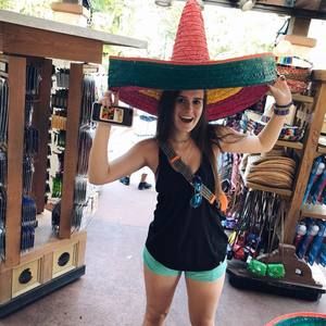 Meet your Posher, Caroline